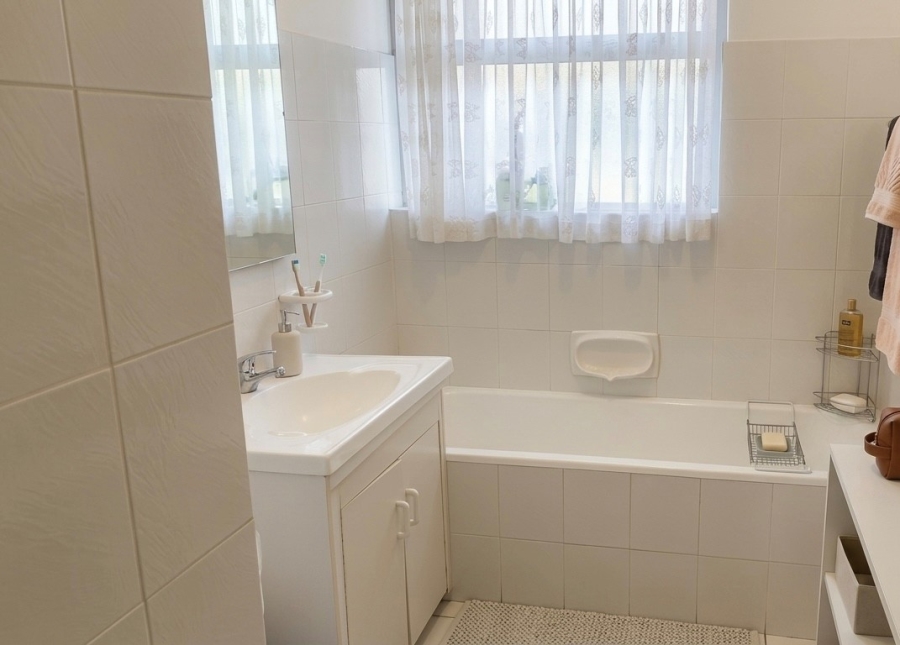 3 Bedroom Property for Sale in Sea Point Western Cape